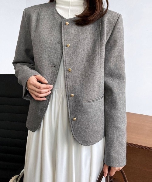 CHUN CHUN NOTES(チュンチュンノーツ)の「26SS/上品見えする金ボタンノーカラージャケット(ノーカラージャケット・レディース・グレー/ベージュ・F)」の9枚目の写真