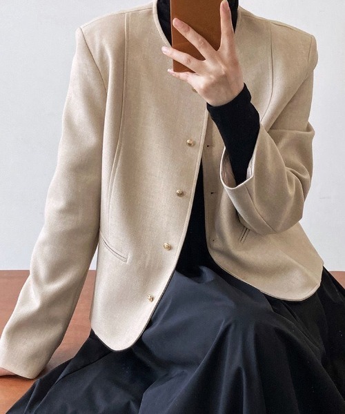 CHUN CHUN NOTES(チュンチュンノーツ)の「26SS/上品見えする金ボタンノーカラージャケット(ノーカラージャケット・レディース・グレー/ベージュ・F)」の10枚目の写真