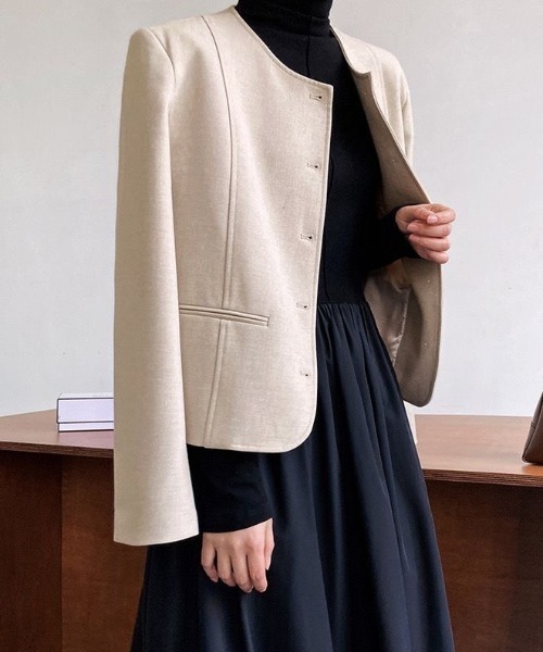 CHUN CHUN NOTES(チュンチュンノーツ)の「26SS/上品見えする金ボタンノーカラージャケット(ノーカラージャケット・レディース・グレー/ベージュ・F)」の17枚目の写真