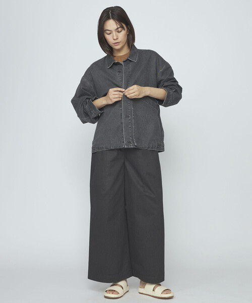 Bshop(ビショップ)の「7115 by SZEKI | コットン シャツジャケット WOMEN(カバーオール・レディース・ホワイト/ブラック・S)」の2枚目の写真