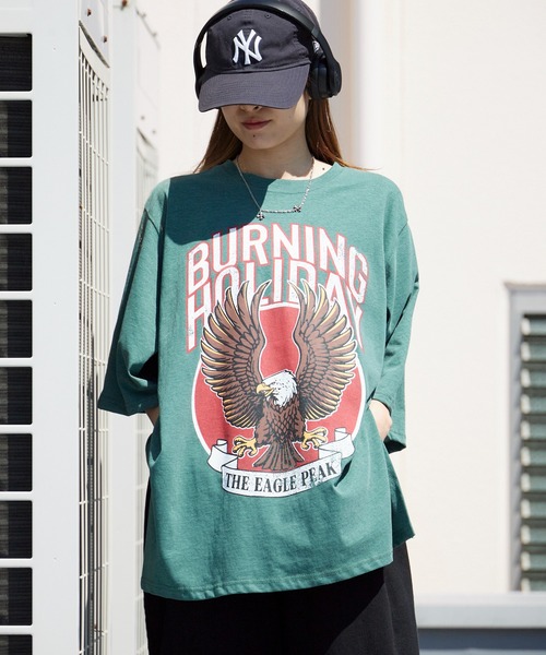 Chick(チック)の「Printed Crew-Neck Oversized T-Shirt / プリントデザイン クルーネックビッグTシャツ 2026年 夏 夏服(Tシャツ/カットソー・レディース・チャコールグレー/ベージュ/グリーン・FREE)」の3枚目の写真
