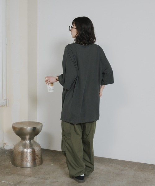 Chick(チック)の「Printed Crew-Neck Oversized T-Shirt / プリントデザイン クルーネックビッグTシャツ 2026年 夏 夏服(Tシャツ/カットソー・レディース・チャコールグレー/ベージュ/グリーン・FREE)」の14枚目の写真