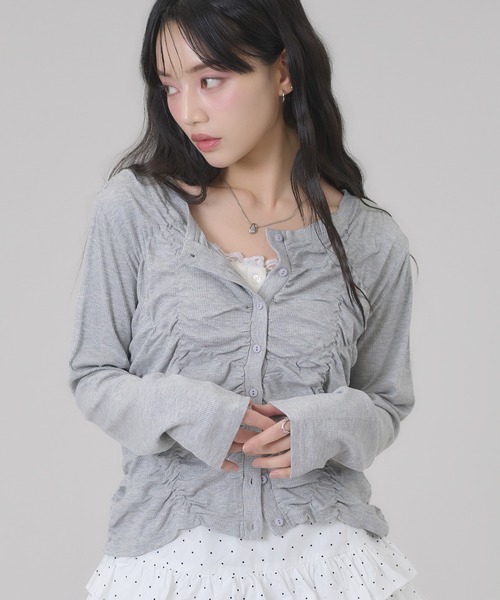 apres jour mignon(アプレジュールミニョン)の「シャーリングカットカーディガン(カーディガン/ボレロ・レディース・ネイビー/杢グレー/オフホワイト・フリー/LARGE)」の2枚目の写真