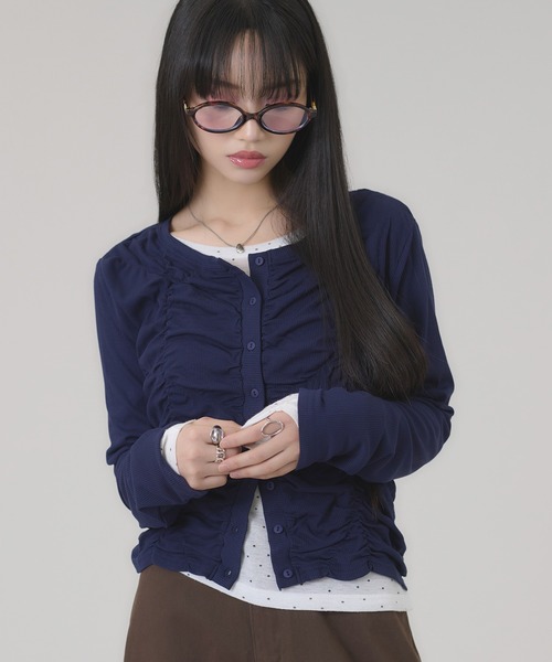apres jour mignon(アプレジュールミニョン)の「シャーリングカットカーディガン(カーディガン/ボレロ・レディース・ネイビー/杢グレー/オフホワイト・フリー/LARGE)」の3枚目の写真