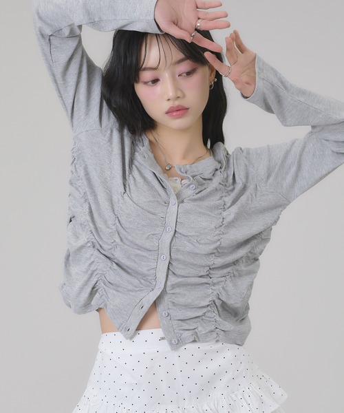 apres jour mignon(アプレジュールミニョン)の「シャーリングカットカーディガン(カーディガン/ボレロ・レディース・ネイビー/杢グレー/オフホワイト・フリー/LARGE)」の17枚目の写真