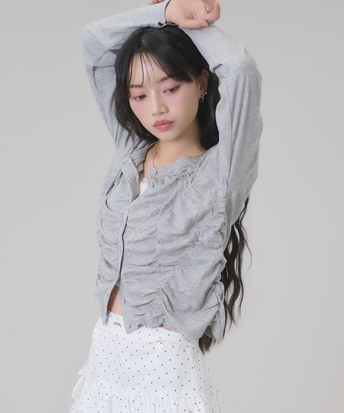 apres jour mignon(アプレジュールミニョン)の「シャーリングカットカーディガン(カーディガン/ボレロ・レディース・ネイビー/杢グレー/オフホワイト・フリー/LARGE)」の18枚目の写真