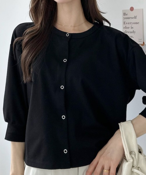 umune(ウムネ)の「カーディガン 半袖 クルーネック スナップボタン トップス ライトアウター 羽織り 無地 カジュアル シンプル 秋(カーディガン/ボレロ・レディース・オフホワイト/ブラック/ライトブルー・FREE)」の7枚目の写真