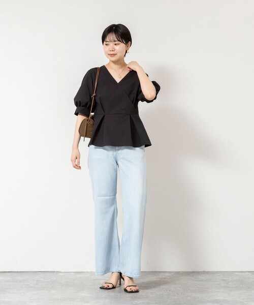 NOLLEY’S Sophi(ノーリーズソフィ)の「ウォッシャブルサッカーベルト付ペプラムブラウス(シャツ/ブラウス・レディース・ブラック/サックスブルー/アイボリー/ブラック系その他・38)」の18枚目の写真