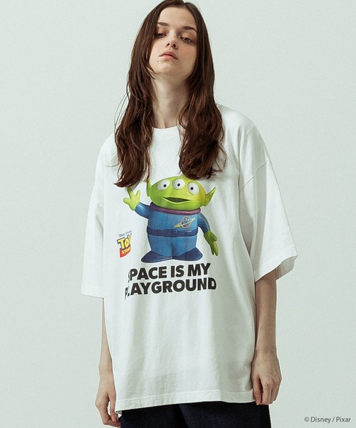 SLICK(スリック)の「【SLICK/スリック】SLICK / TOY STORY Print T-shirt 02/トイストーリー/パウダー加工プリントTシャツ/オーバーサイズ シルエット/ ビンテージ / ディズニー/ピクサー(Tシャツ/カットソー・メンズ・ホワイト/ブラック・3/2/1)」の1枚目の写真