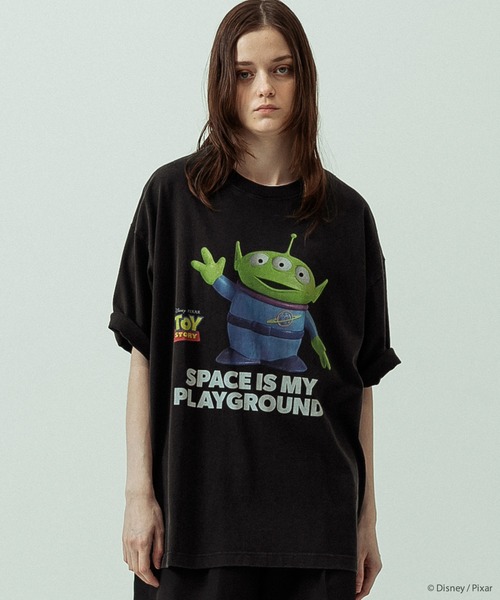 SLICK(スリック)の「【SLICK/スリック】SLICK / TOY STORY Print T-shirt 02/トイストーリー/パウダー加工プリントTシャツ/オーバーサイズ シルエット/ ビンテージ / ディズニー/ピクサー(Tシャツ/カットソー・メンズ・ホワイト/ブラック・3/2/1)」の2枚目の写真