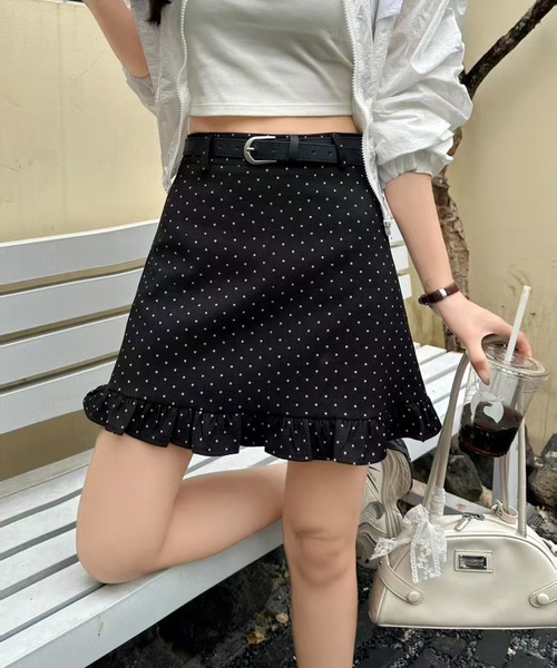 Chiina(チーナ)の「Chiina / ドット柄裾フリルミニスカート(スカート・レディース・ライトブラウン/ブラック・MEDIUM/SMALL)」の4枚目の写真