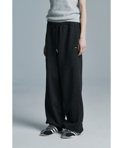 SYNERJYN（シナジン）の「INDIGO DENIM SWEATPANTS BLACK（スウェットパンツ・レディース・その他・ONE SIZE）」の2枚目の写真