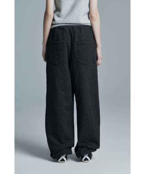 SYNERJYN（シナジン）の「INDIGO DENIM SWEATPANTS BLACK（スウェットパンツ・レディース・その他・ONE SIZE）」の3枚目の写真