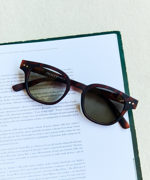FREAK'S STORE(フリークスストア)の「OLA VISTA 調光(Photochromic)(サングラス・メンズ・ブラウン/ブラック・ONE SIZE)」の2枚目の写真
