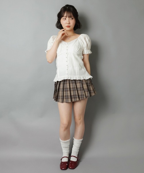 SPINNS（スピンズ）の「半袖ブラウス/パフスリーブ/タックフリル（シャツ/ブラウス・レディース・ホワイト/ブラック・ONESIZE）」の15枚目の写真