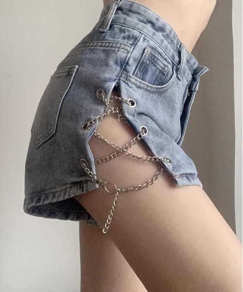 &soiree(アンドソワレ)の「チェーンレースアップデニムショートパンツ(デニムパンツ・レディース・ブルー・SMALL/MEDIUM/LARGE/X-LARGE)」の2枚目の写真