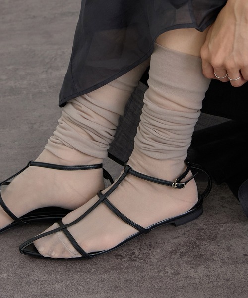 SALON adam et rope'(サロン アダム エ ロペ)の「ソフトシアーハイソックス(ソックス/靴下・レディース・グレー系その他/ボルドー/ブラック・FREE)」の3枚目の写真