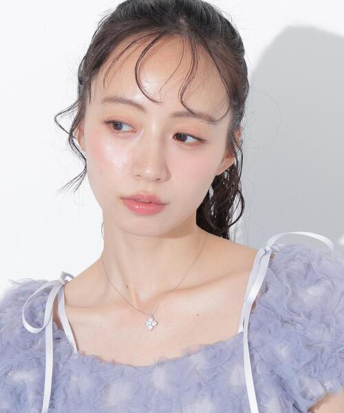 JILL by JILL STUART(ジルバイジルスチュアート)の「【再入荷】Cubic 大粒クローバーネックレス(ネックレス・レディース・ブルー/シルバー・FREE)」の18枚目の写真