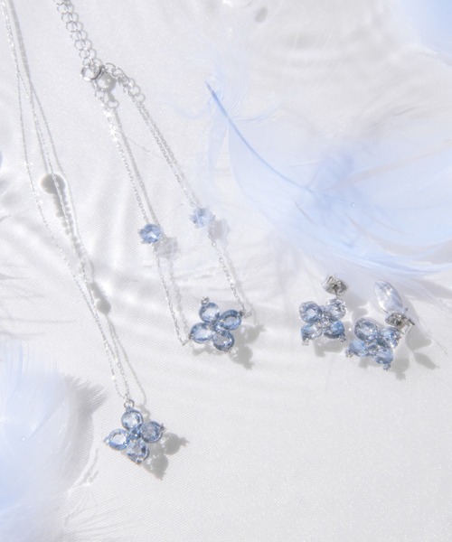 JILL by JILL STUART(ジルバイジルスチュアート)の「【再入荷】Cubic 大粒クローバーネックレス(ネックレス・レディース・ブルー/シルバー・FREE)」の9枚目の写真
