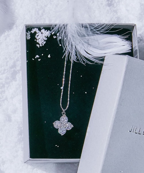 JILL by JILL STUART(ジルバイジルスチュアート)の「【再入荷】Cubic 大粒クローバーネックレス(ネックレス・レディース・ブルー/シルバー・FREE)」の11枚目の写真