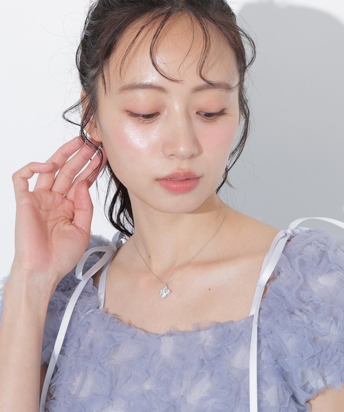 JILL by JILL STUART(ジルバイジルスチュアート)の「【再入荷】Cubic 大粒クローバーネックレス(ネックレス・レディース・ブルー/シルバー・FREE)」の16枚目の写真