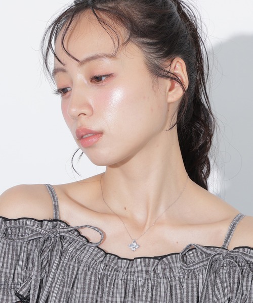 JILL by JILL STUART(ジルバイジルスチュアート)の「【再入荷】Cubic 大粒クローバーネックレス(ネックレス・レディース・ブルー/シルバー・FREE)」の17枚目の写真