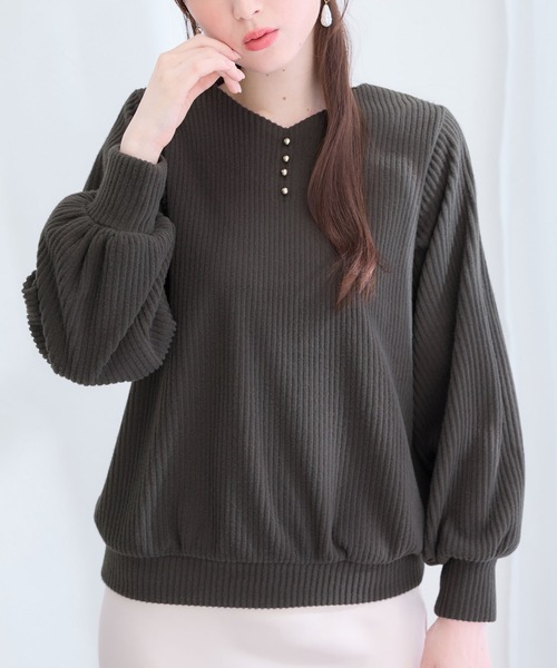 alotta(アロッタ)の「ふんわりリブニットソー金ボタントップス(Tシャツ/カットソー・レディース・ブラック/ブルー/チャコール/ボルドー・M/L/LL)」の11枚目の写真