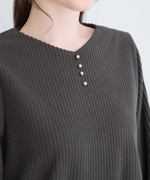 alotta(アロッタ)の「ふんわりリブニットソー金ボタントップス(Tシャツ/カットソー・レディース・ブラック/ブルー/チャコール/ボルドー・M/L/LL)」の18枚目の写真