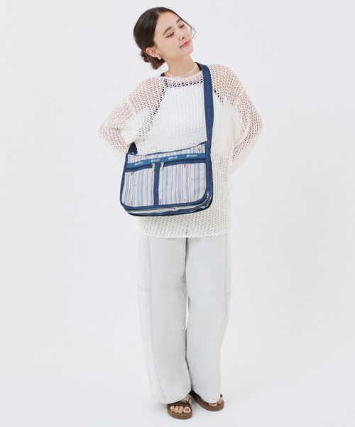 LeSportsac（レスポートサック）の「DELUXE EVERYDAY BAG ジョイフルボヤージュ（ショルダーバッグ・レディース・ブルー・FREE）」の3枚目の写真