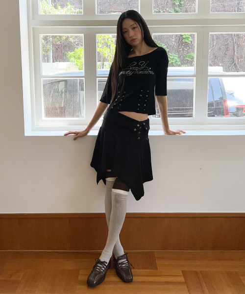 LMR(エルエムアール)の「ホットフィックスアイレットボートネックTシャツ ブラック(Tシャツ/カットソー・レディース・ブラック・SMALL/MEDIUM)」の2枚目の写真