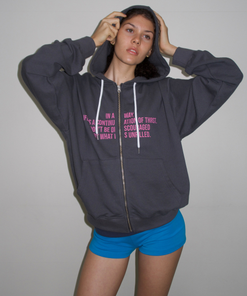 THIRSTYCLUB(サースティークラブ)の「Lettering light weight hoodie - Charcoal(パーカー・レディース・その他・FREE)」の1枚目の写真