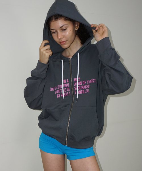 THIRSTYCLUB(サースティークラブ)の「Lettering light weight hoodie - Charcoal(パーカー・レディース・その他・FREE)」の3枚目の写真
