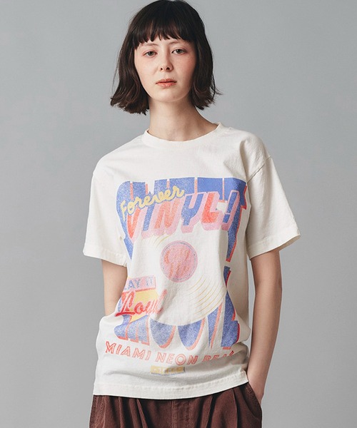 AT THE TRNK(アットザトランク)の「レコードプリント Tシャツ AT THE TRNK(Tシャツ/カットソー・レディース・ブラック/グレー/アイボリー・L/M)」の1枚目の写真