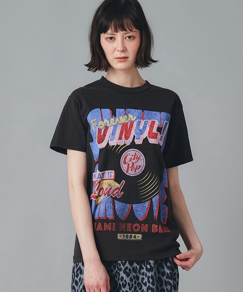 AT THE TRNK(アットザトランク)の「レコードプリント Tシャツ AT THE TRNK(Tシャツ/カットソー・レディース・ブラック/グレー/アイボリー・L/M)」の2枚目の写真