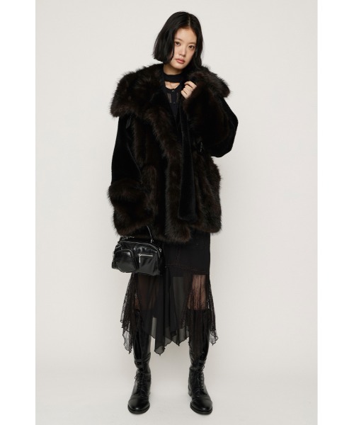 SLY(スライ)の「【AW PRE ORDER 第2弾】MIXED F/FUR OVERSIZED COAT ミックスファーオーバーサイズコート 冬服(ブルゾン・レディース・ベージュ系その他/ブラック・FREE)」の10枚目の写真
