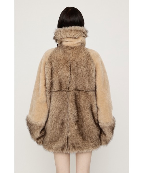 SLY(スライ)の「【AW PRE ORDER 第2弾】MIXED F/FUR OVERSIZED COAT ミックスファーオーバーサイズコート 冬服(ブルゾン・レディース・ベージュ系その他/ブラック・FREE)」の4枚目の写真