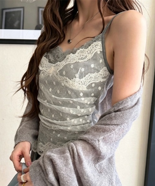 FLINEA(フリネア)の「ドット柄レースフェイクレイヤードキャミソールカップ付き(キャミソール・レディース・グレー/ベージュ/ブラック・FREE)」の2枚目の写真