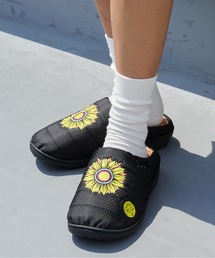 NEW YOAKE POST（ニューヨアケポスト）の「SUBU/スブ x NEW YOAKE POST / ニューヨーク ポスト アウトドア サンダル スリッポン 刺繍 花柄 ナイロン コーデュロイ ルームシューズ 2026秋冬（スリッポン）」