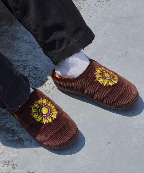 SUBU（スブ）の「SUBU/スブ x NEW YOAKE POST / ニューヨアケポスト アウトドア サンダル スリッポン 刺繍 花柄 ナイロン コーデュロイ ルームシューズ 2026秋冬（スリッポン・メンズ・ブラック/ブラウン・1/2/0/3）」の13枚目の写真