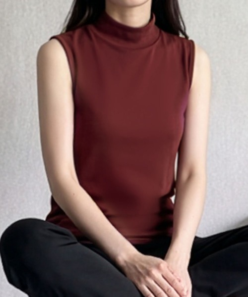 LOWO(ロワ)の「【M~Lサイズ展開】モックネックノースリーブカットソー(Tシャツ/カットソー・レディース・チャコールグレー/バーガンディー/ブラウン/ネイビー/ボルドー/ブラック/ライトグレー/グレー/ホワイト/グレイッシュベージュ/アイボリー/カーキ・L/M)」の12枚目の写真