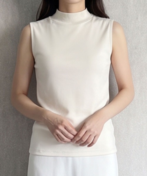 LOWO(ロワ)の「【M~Lサイズ展開】モックネックノースリーブカットソー(Tシャツ/カットソー・レディース・チャコールグレー/バーガンディー/ブラウン/ネイビー/ボルドー/ブラック/ライトグレー/グレー/ホワイト/グレイッシュベージュ/アイボリー/カーキ・L/M)」の14枚目の写真