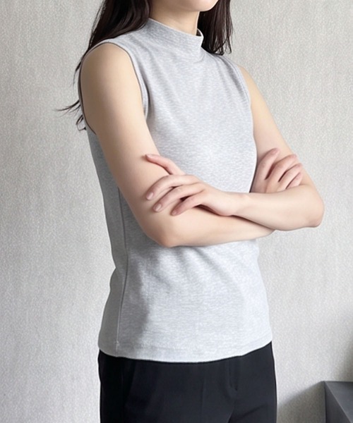 LOWO(ロワ)の「【M~Lサイズ展開】モックネックノースリーブカットソー(Tシャツ/カットソー・レディース・チャコールグレー/バーガンディー/ブラウン/ネイビー/ボルドー/ブラック/ライトグレー/グレー/ホワイト/グレイッシュベージュ/アイボリー/カーキ・L/M)」の20枚目の写真