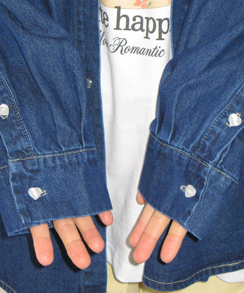RONRON（ロンロン）の「BUTTON POCKET DENIM SHIRT INDIGO BLUE（シャツ/ブラウス・レディース・その他・FREE）」の3枚目の写真