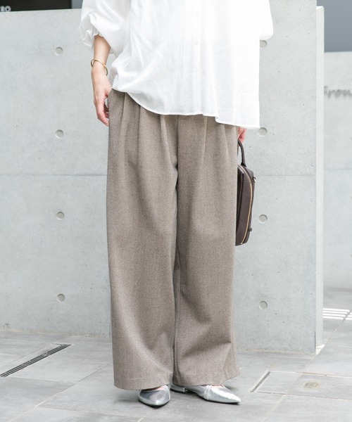 ITEMS URBANRESEARCH(アイテムズ アーバンリサーチ)の「ウールライクイージーパンツ(その他パンツ・レディース・ベージュ/チャコールグレー・FREE)」の2枚目の写真