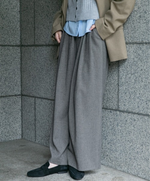 ITEMS URBANRESEARCH(アイテムズ アーバンリサーチ)の「ウールライクイージーパンツ(その他パンツ・レディース・ベージュ/チャコールグレー・FREE)」の1枚目の写真