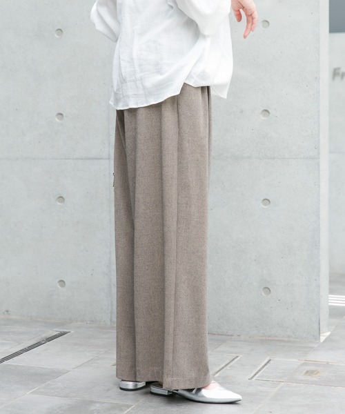 ITEMS URBANRESEARCH(アイテムズ アーバンリサーチ)の「ウールライクイージーパンツ(その他パンツ・レディース・ベージュ/チャコールグレー・FREE)」の5枚目の写真
