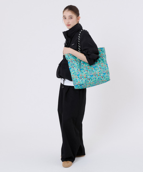 LeSportsac(レスポートサック)の「LARGE 2 WAY TOTE 2ウェイミッドナイトヨガ(トートバッグ・レディース・ブラック・FREE)」の4枚目の写真