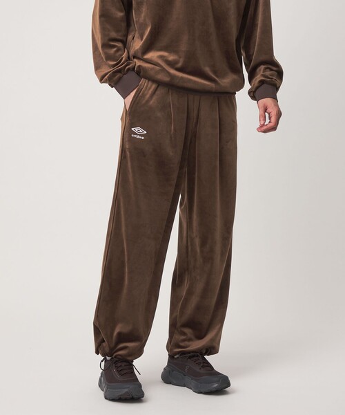 UMBRO(アンブロ)の「【別注】<UMBRO>ベロア イージー ワイドパンツ(その他パンツ・メンズ・ブラック/ダークブラウン・M/L)」の2枚目の写真