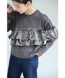 囲むサテンフリルのカットソートップス