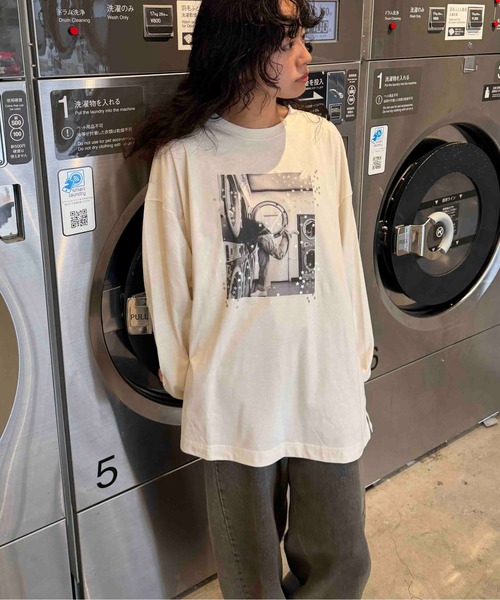 AS KNOW AS plus(アズノゥアズプラス)の「☆オーバーサイズ キラリとフォトプリントロンT【UNISEX ITEM】(Tシャツ/カットソー・レディース・スミクロ/杢グレー/キナリ・FREE)」の4枚目の写真